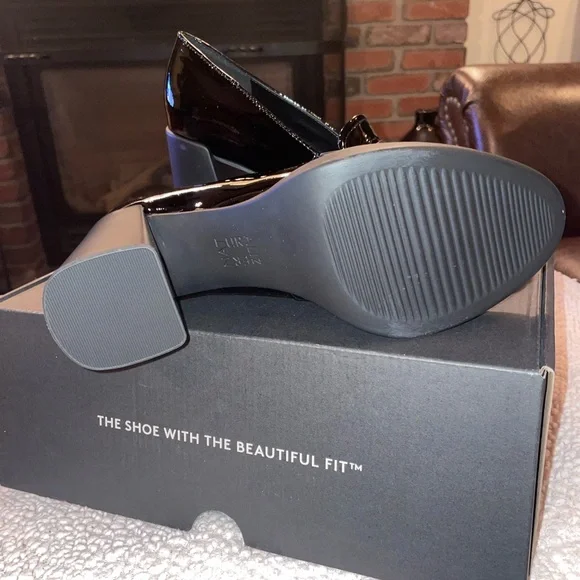 Naturalizer Amble Women's Black Loafers - Picture 4 of 5